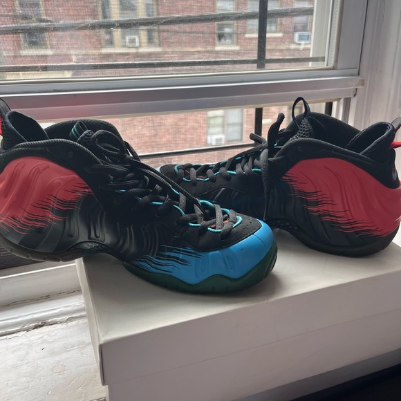 “Spider-Man” Nike Foams Size 9.5 (Used: Normal Wear) - Picture 2 of 4